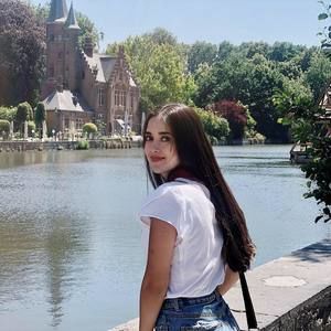 Meet your Posher, Andrea